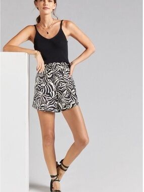 FARM Rio Black & White Abstract Print shorts size small